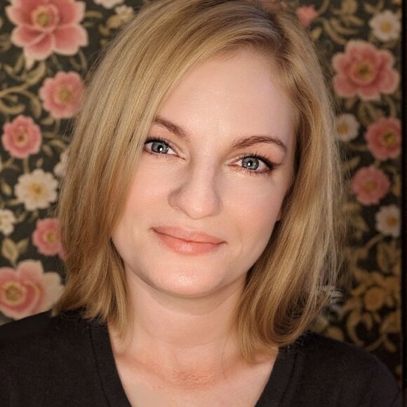 Meet your Posher, Kayla - Picture 1 of 1